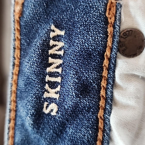 Distressed Jeans - Picture 5 of 6